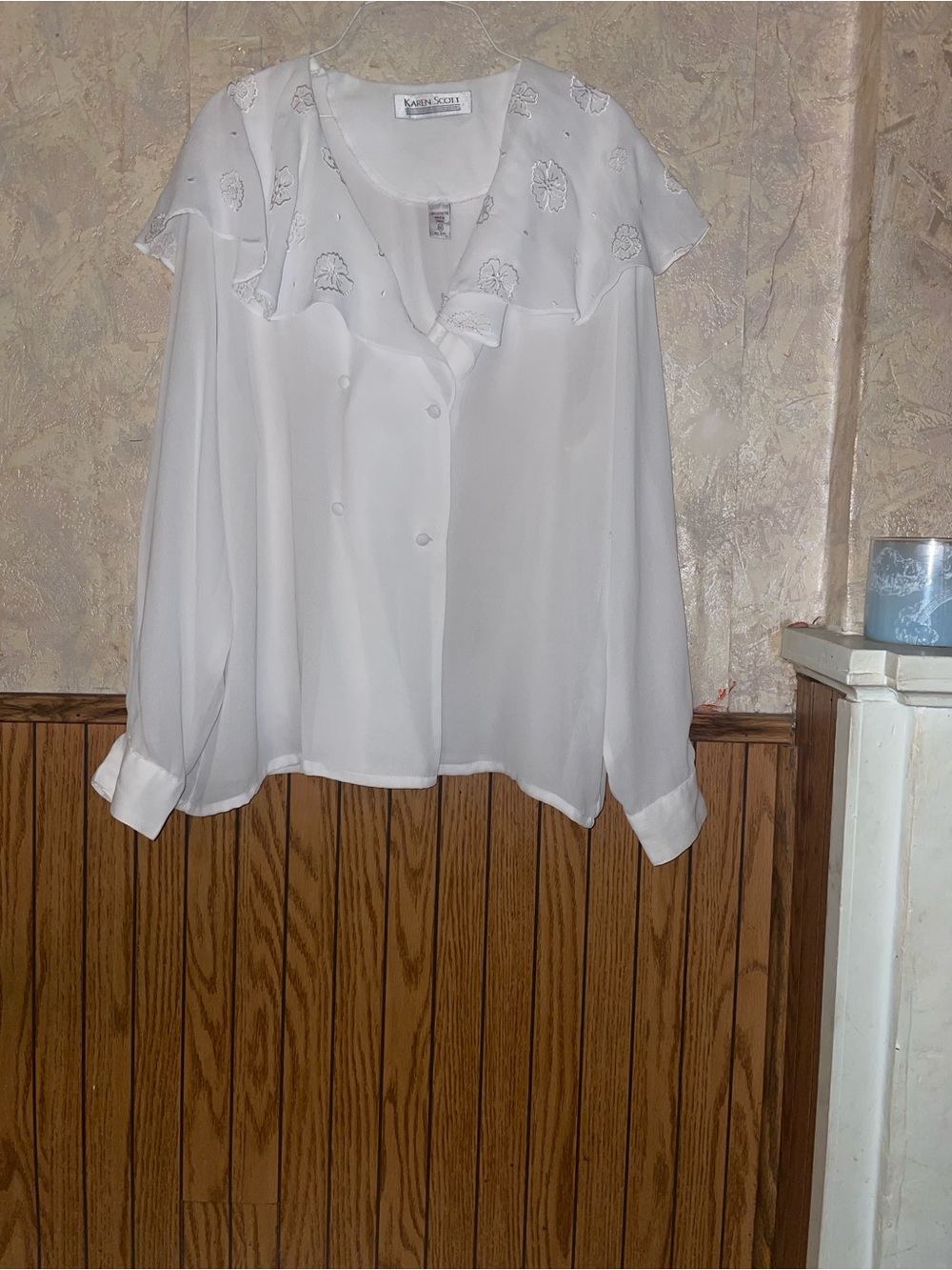 Beautiful White vintage Karen Scott blouse (18)